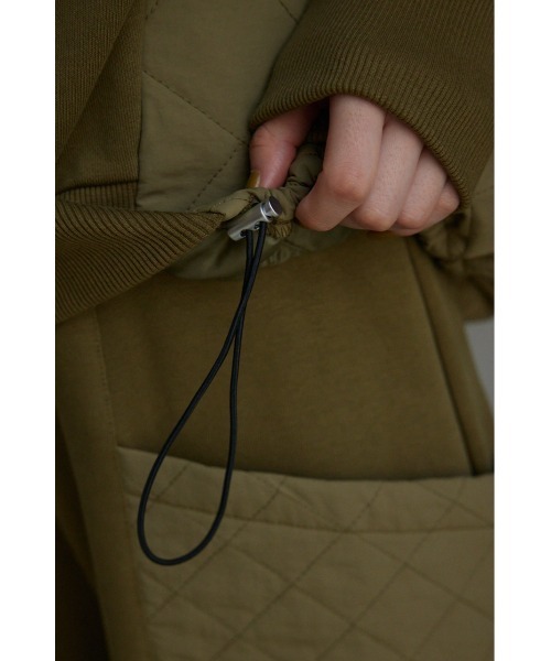 AZUL by moussy(アズールバイマウジー)の「キルティングデザインフーディー(パーカー・レディース・アイボリー/カーキ/ブラック・MEDIUM/SMALL)」の8枚目の写真