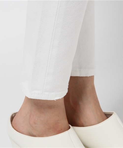 MOUSSY(マウジー)の「Crash Tapered(デニムパンツ・レディース・ホワイト/ライトブルー・26inch/27inch/25inch/24inch/23inch)」の10枚目の写真