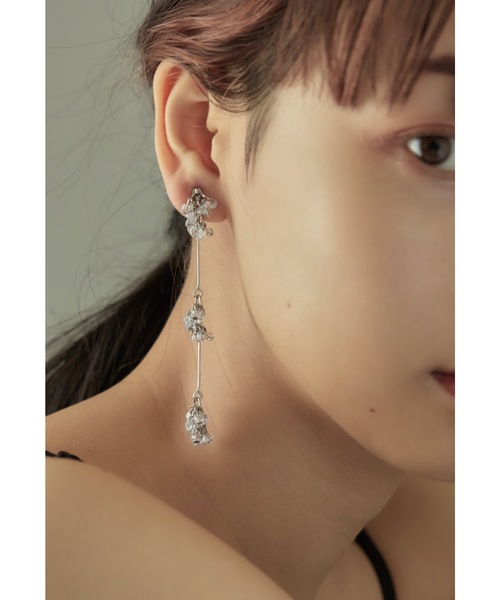 niana(ニアナ)の「ジルコニアクリアビーズロングイヤリング 結婚式 二次会 アクセサリー(イヤリング・レディース・シルバー/ゴールド・FREE)」の1枚目の写真
