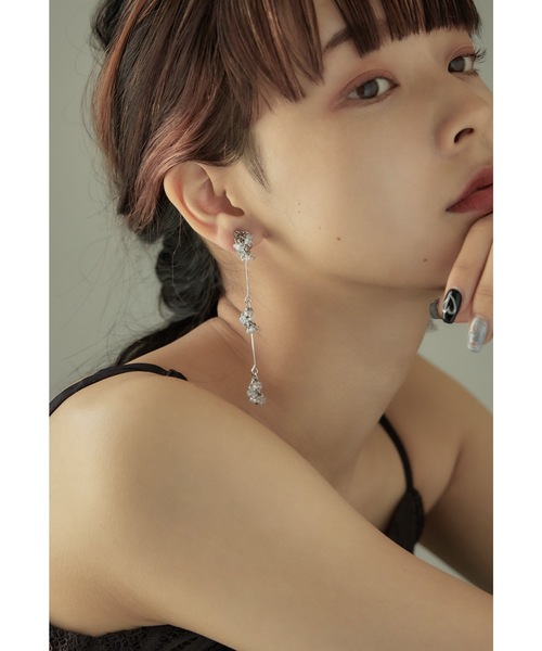niana(ニアナ)の「ジルコニアクリアビーズロングイヤリング 結婚式 二次会 アクセサリー(イヤリング・レディース・シルバー/ゴールド・FREE)」の4枚目の写真