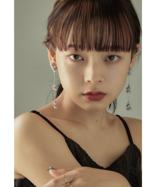 niana(ニアナ)の「ジルコニアクリアビーズロングイヤリング 結婚式 二次会 アクセサリー(イヤリング・レディース・シルバー/ゴールド・FREE)」の6枚目の写真