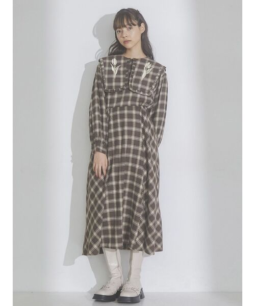 merry jenny(メリージェニー)の「チューリップ刺繍checkワンピース(ワンピース・レディース・ブルー/ブラウン・FREE)」の4枚目の写真