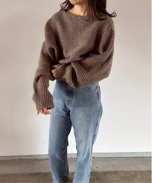 nowos 2022AW ショートニット t a r o s u（タロス）の「slashed neck short knit/スラッシュ