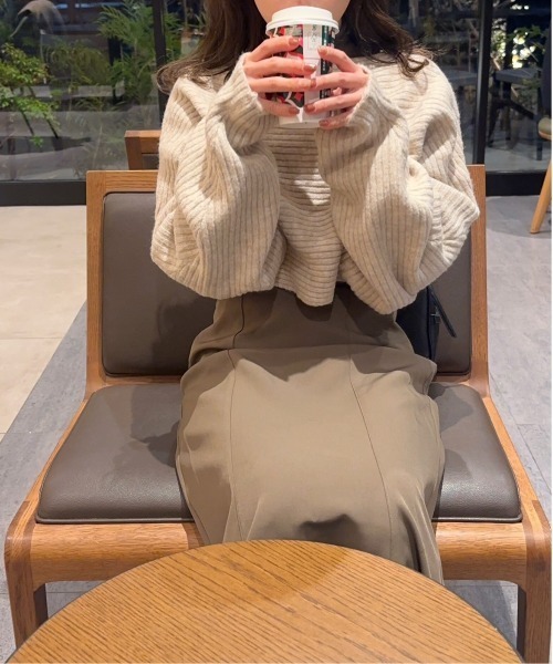 t a r o s u（タロス）の「slashed neck short knit/スラッシュ