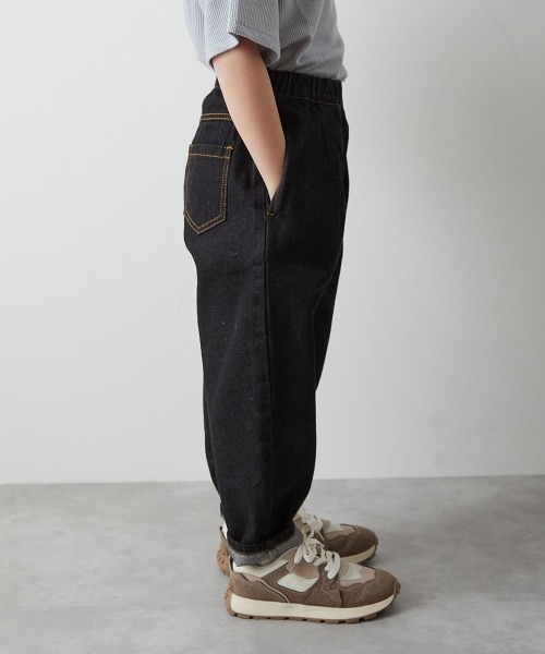 riziere（リジェール）の「ブラックデニムテーパードパンツ（デニムパンツ・キッズ・ブラック・90/100/110/120/130/140/150）」の4枚目の写真