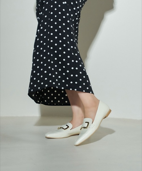 carino（カリーノ）の「【レイン対応】バックルローファー（ローファー・レディース・ホワイト/ベージュ/ブラック・22.5cm/23cm/23.5cm/24cm/24.5cm）」の13枚目の写真