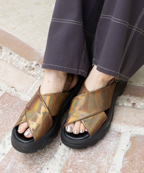 niko and...(ニコアンド)の「オリジナルクロスベルトサンダル(サンダル・レディース・アイボリー/ブロンズ/ブラック・MEDIUM/SMALL/LARGE)」の3枚目の写真