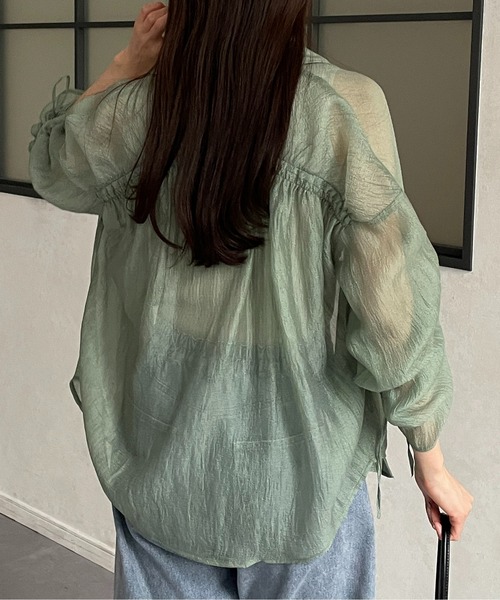 Thevon（ゼボン）の「ラメワッシャー袖シャーリングシアーシャツ（シャツ/ブラウス・レディース・アイボリー/サックスブルー/ベージュ/グリーン/ブラウン・FREE）」の19枚目の写真