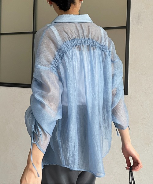 Thevon（ゼボン）の「ラメワッシャー袖シャーリングシアーシャツ