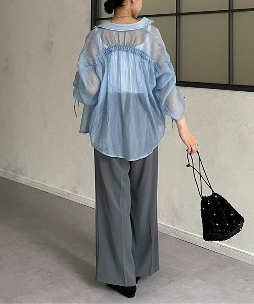 Thevon（ゼボン）の「ラメワッシャー袖シャーリングシアーシャツ（シャツ/ブラウス・レディース・アイボリー/サックスブルー/ベージュ/グリーン/ブラウン・FREE）」の7枚目の写真