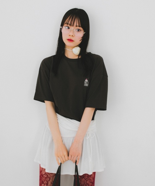 nemne store（ネンネストア）の「【nemne store × My Melody & Kuromiコラボアイテム】ハートモチーフTシャツ（Tシャツ/カットソー・レディース・ブラック/オートミール・SMALL/MEDIUM）」の5枚目の写真