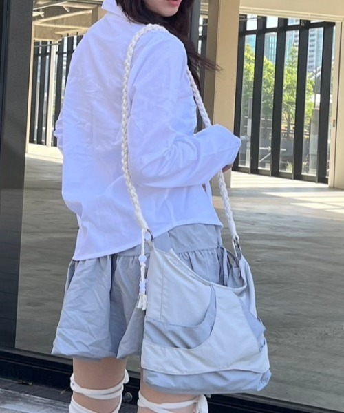 FLAREUP(フレアアップ)の「韓国ブランド FLAREUP フレアアップ E96 Handmade Layered Bag レイヤードバッグ ナイロンバッグ 肩掛けバッグ クロスバッグ ロープバッグ 大容量バッグ カバン 韓国ファッション ストリートファッション テック系ファッション(ショルダーバッグ・レディース・ブラック/ブルーグレー・ONE SIZE)」の1枚目の写真