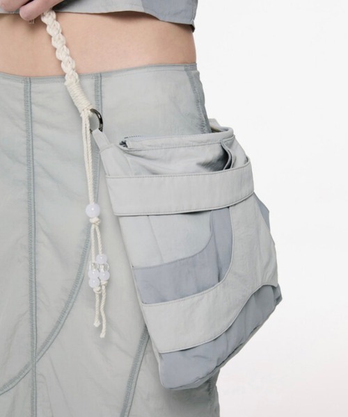 FLAREUP(フレアアップ)の「韓国ブランド FLAREUP フレアアップ E96 Handmade Layered Bag レイヤードバッグ ナイロンバッグ 肩掛けバッグ クロスバッグ ロープバッグ 大容量バッグ カバン 韓国ファッション ストリートファッション テック系ファッション(ショルダーバッグ・レディース・ブラック/ブルーグレー・ONE SIZE)」の18枚目の写真