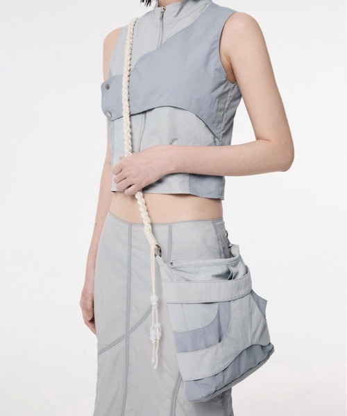 FLAREUP(フレアアップ)の「韓国ブランド FLAREUP フレアアップ E96 Handmade Layered Bag レイヤードバッグ ナイロンバッグ 肩掛けバッグ クロスバッグ ロープバッグ 大容量バッグ カバン 韓国ファッション ストリートファッション テック系ファッション(ショルダーバッグ・レディース・ブラック/ブルーグレー・ONE SIZE)」の15枚目の写真