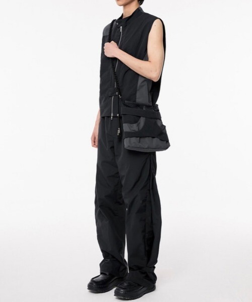 FLAREUP(フレアアップ)の「韓国ブランド FLAREUP フレアアップ E96 Handmade Layered Bag レイヤードバッグ ナイロンバッグ 肩掛けバッグ クロスバッグ ロープバッグ 大容量バッグ カバン 韓国ファッション ストリートファッション テック系ファッション(ショルダーバッグ・レディース・ブラック/ブルーグレー・ONE SIZE)」の8枚目の写真