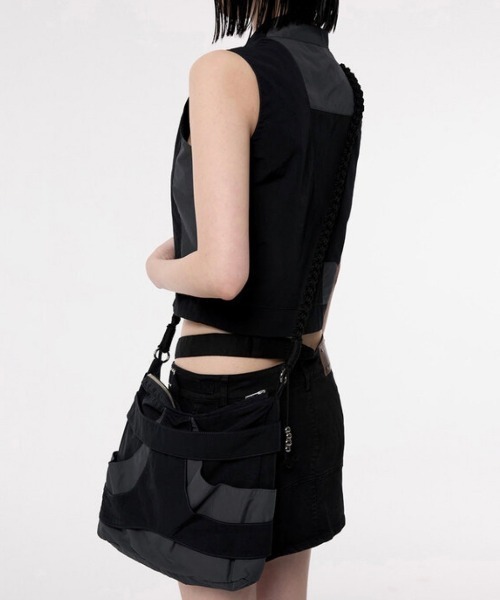 FLAREUP(フレアアップ)の「韓国ブランド FLAREUP フレアアップ E96 Handmade Layered Bag レイヤードバッグ ナイロンバッグ 肩掛けバッグ クロスバッグ ロープバッグ 大容量バッグ カバン 韓国ファッション ストリートファッション テック系ファッション(ショルダーバッグ・レディース・ブラック/ブルーグレー・ONE SIZE)」の21枚目の写真