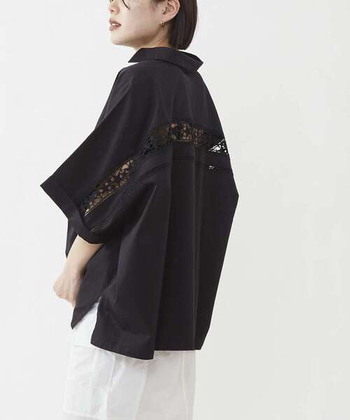 CONVERSE TOKYO(コンバーストウキョウ)の「【STAR★LACE】BACK LACE OVERSIZED SHIRT(シャツ/ブラウス・レディース・サックスブルー/ブラック/ベージュ・FREE)」の2枚目の写真