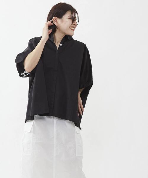 CONVERSE TOKYO(コンバーストウキョウ)の「【STAR★LACE】BACK LACE OVERSIZED SHIRT(シャツ/ブラウス・レディース・サックスブルー/ブラック/ベージュ・FREE)」の6枚目の写真