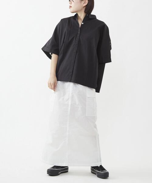 CONVERSE TOKYO(コンバーストウキョウ)の「【STAR★LACE】BACK LACE OVERSIZED SHIRT(シャツ/ブラウス・レディース・サックスブルー/ブラック/ベージュ・FREE)」の7枚目の写真