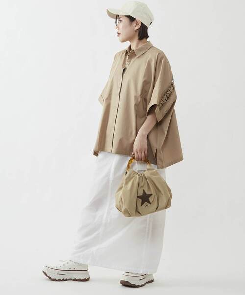 CONVERSE TOKYO(コンバーストウキョウ)の「【STAR★LACE】BACK LACE OVERSIZED SHIRT(シャツ/ブラウス・レディース・サックスブルー/ブラック/ベージュ・FREE)」の9枚目の写真