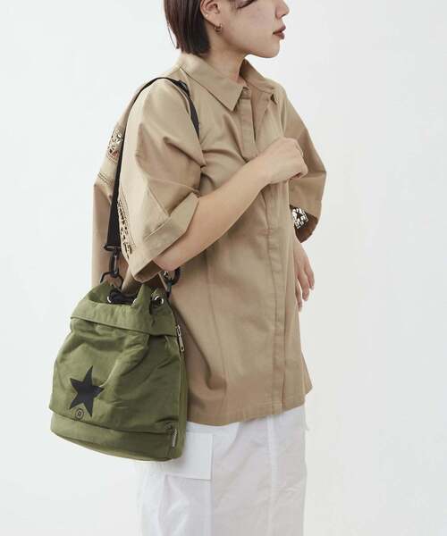 CONVERSE TOKYO(コンバーストウキョウ)の「【STAR★LACE】BACK LACE OVERSIZED SHIRT(シャツ/ブラウス・レディース・サックスブルー/ブラック/ベージュ・FREE)」の12枚目の写真