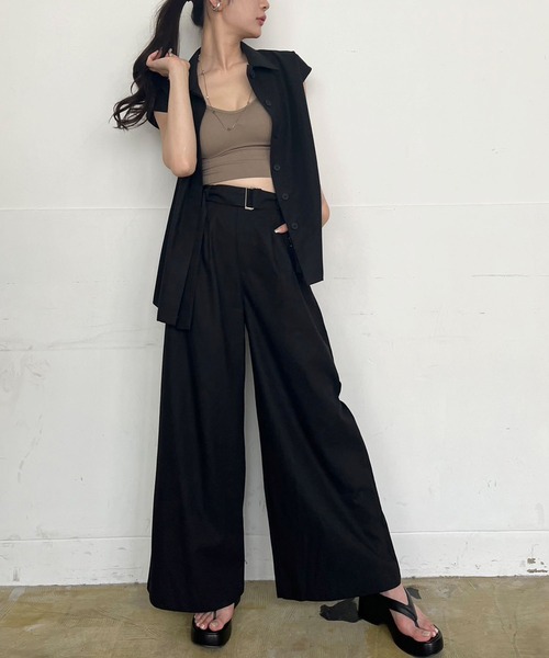 Jewelobe(ジュエローブ)の「フレンチスリーブシャツ×タックワイドパンツセットアップ(セットアップ・レディース・ブラック/ベージュ・FREE)」の2枚目の写真