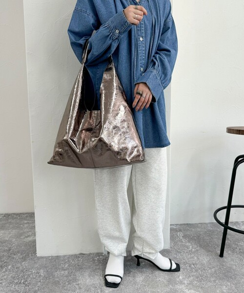 fredy emue（フレディエミュ）の「メタルワンショルトートバック（トートバッグ・レディース・シルバー/シルバー系その他・FREE）」の6枚目の写真