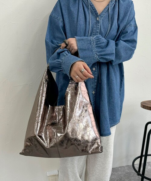 fredy emue（フレディエミュ）の「メタルワンショルトートバック（トートバッグ・レディース・シルバー/シルバー系その他・FREE）」の7枚目の写真