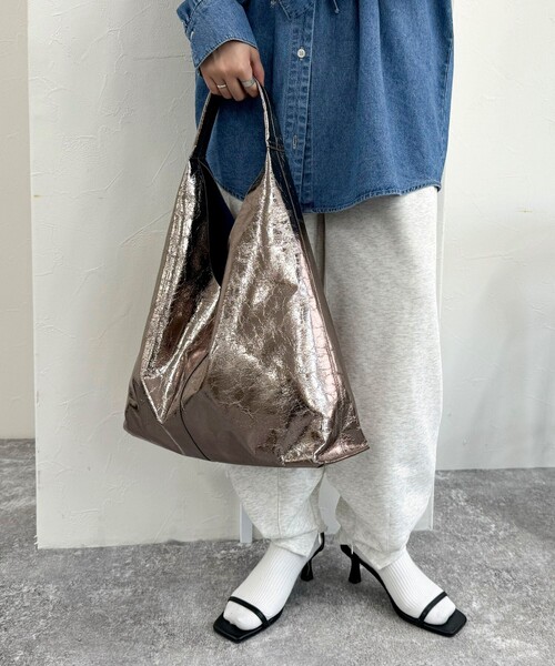 fredy emue（フレディエミュ）の「メタルワンショルトートバック（トートバッグ・レディース・シルバー/シルバー系その他・FREE）」の8枚目の写真