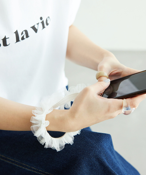 ROPE' PICNIC(ロペピクニック)の「チュールフリルスマホストラップ(スマホグッズ・レディース・ブラック/オフホワイト・FREE)」の2枚目の写真