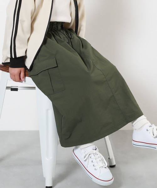 devirock（デビロック）の「ナイロン ロング丈 カーゴスカート（スカート・キッズ・カーキ/ブラック/ライトグレー・150cm/140cm/130cm/120cm/110cm/100cm/160cm）」の3枚目の写真