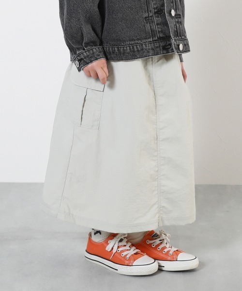 devirock（デビロック）の「ナイロン ロング丈 カーゴスカート（スカート・キッズ・カーキ/ブラック/ライトグレー・150cm/140cm/130cm/120cm/110cm/100cm/160cm）」の2枚目の写真