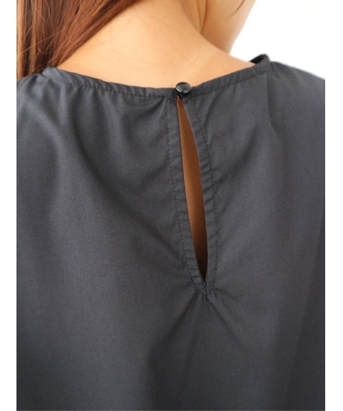 TRUNC(トランクエイティーエイト)の「Side Tuck No Sleeve Blouse(シャツ/ブラウス・レディース・ブラック/アイボリー・FREE)」の9枚目の写真