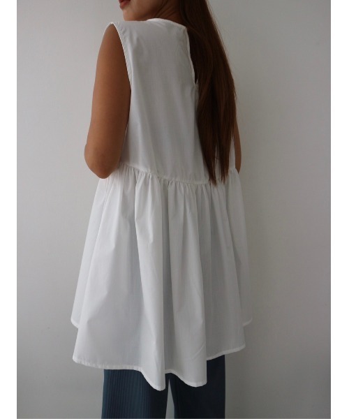 TRUNC(トランクエイティーエイト)の「Side Tuck No Sleeve Blouse(シャツ/ブラウス・レディース・ブラック/アイボリー・FREE)」の12枚目の写真