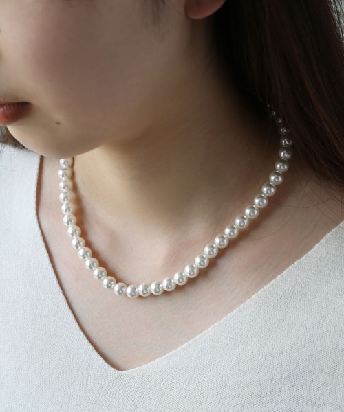colleca la（コレカラ）の「ベーシックパールネックレス［マグネットタイプ］（ネックレス・レディース・ホワイト・FREE）」の3枚目の写真