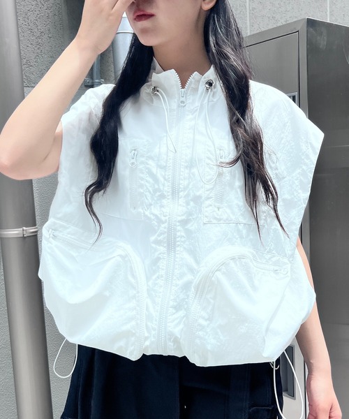 Figments(フィグメンツ)の「ビッグポケットナイロンベスト(ベスト・レディース・ブラック/ホワイト・FREE)」の2枚目の写真