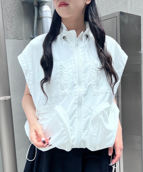 Figments(フィグメンツ)の「ビッグポケットナイロンベスト(ベスト・レディース・ブラック/ホワイト・FREE)」の9枚目の写真