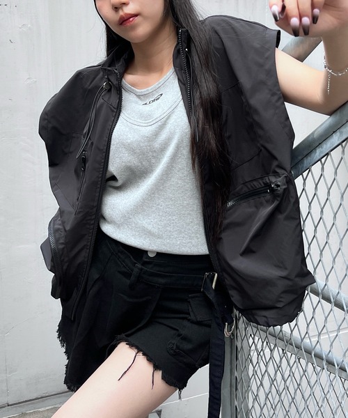 Figments(フィグメンツ)の「ビッグポケットナイロンベスト(ベスト・レディース・ブラック/ホワイト・FREE)」の6枚目の写真