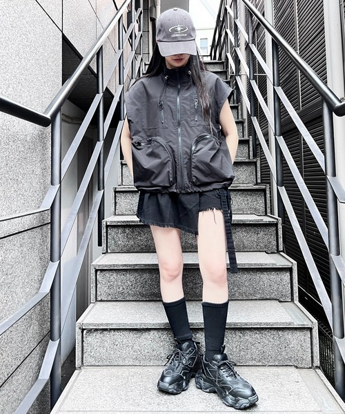 Figments(フィグメンツ)の「ビッグポケットナイロンベスト(ベスト・レディース・ブラック/ホワイト・FREE)」の3枚目の写真