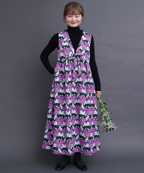 peu pres 総柄 ワンピース ギャザー ロング 猫 長袖 プープレ peu pres（プープレ）の「ブルーベリープリントOP（ワンピース）」 - WEAR