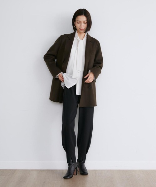 INED(イネド)の「リバージャコット《Bellandi》(チェスターコート・レディース・ダークブラウン/キャメル/ネイビー・9号/7号)」の4枚目の写真