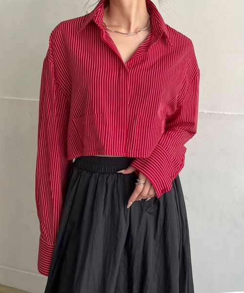 Jewelobe(ジュエローブ)の「ワイドカフスストライプクロップドシャツ(シャツ/ブラウス・レディース・ブラック/ホワイト/レッド/グリーン・FREE)」の4枚目の写真