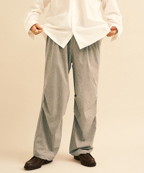 417 EDIFICE（フォーワンセブンエディフィス）の「ペイズリー ワイド イージーパンツ（カーゴパンツ・メンズ・ベージュ/チャコールグレー・MEDIUM/LARGE）」の9枚目の写真