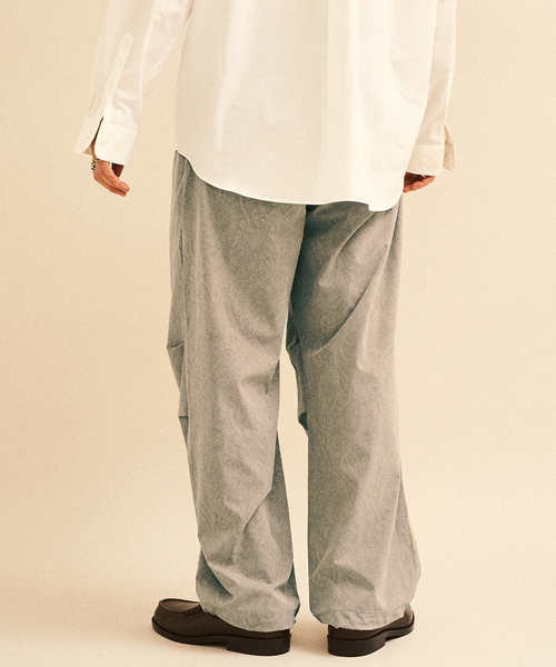 417 EDIFICE（フォーワンセブンエディフィス）の「ペイズリー ワイド イージーパンツ（カーゴパンツ・メンズ・ベージュ/チャコールグレー・MEDIUM/LARGE）」の13枚目の写真