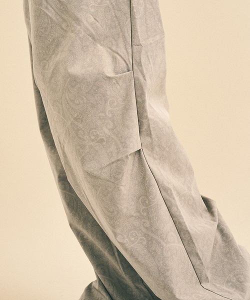 417 EDIFICE（フォーワンセブンエディフィス）の「ペイズリー ワイド イージーパンツ（カーゴパンツ・メンズ・ベージュ/チャコールグレー・MEDIUM/LARGE）」の17枚目の写真