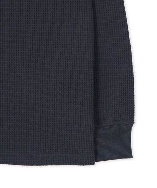 LANVIN en Bleu（ランバンオンブルー）の「ルーズフィット ヘンリーネック ワッフルロンTEE（Tシャツ/カットソー・メンズ・ネイビー/ブラック・46/52/50/48）」の6枚目の写真