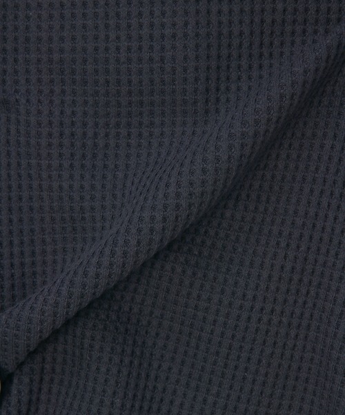 LANVIN en Bleu（ランバンオンブルー）の「ルーズフィット ヘンリーネック ワッフルロンTEE（Tシャツ/カットソー・メンズ・ネイビー/ブラック・46/52/50/48）」の7枚目の写真