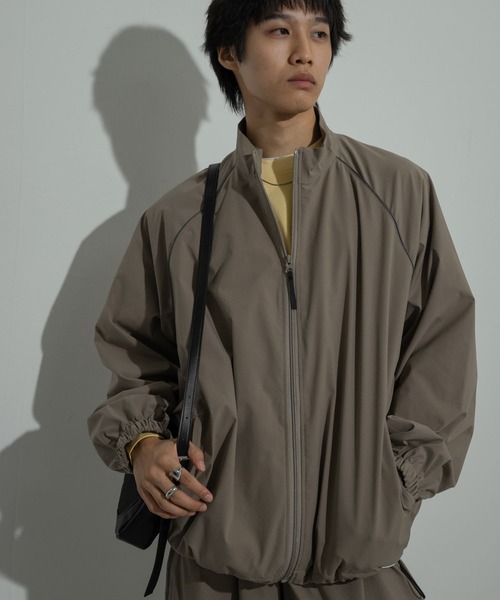 SENSE OF PLACE by URBAN RESEARCH(センスオブプレイスバイアーバンリサーチ)の「『セットアップ対応』パイピングスタンドブルゾン(ブルゾン・メンズ・バーガンディー/ベージュ/ブラック・LARGE/MEDIUM)」の19枚目の写真