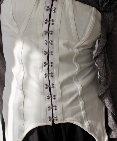 SANSeLF（サンセルフ）の「パイピングコルセットトップス【SANSeLF】sanw24a041（その他トップス・レディース・ブラック/ホワイト・FREE）」の19枚目の写真