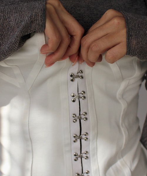 SANSeLF（サンセルフ）の「パイピングコルセットトップス【SANSeLF】sanw24a041（その他トップス・レディース・ブラック/ホワイト・FREE）」の20枚目の写真